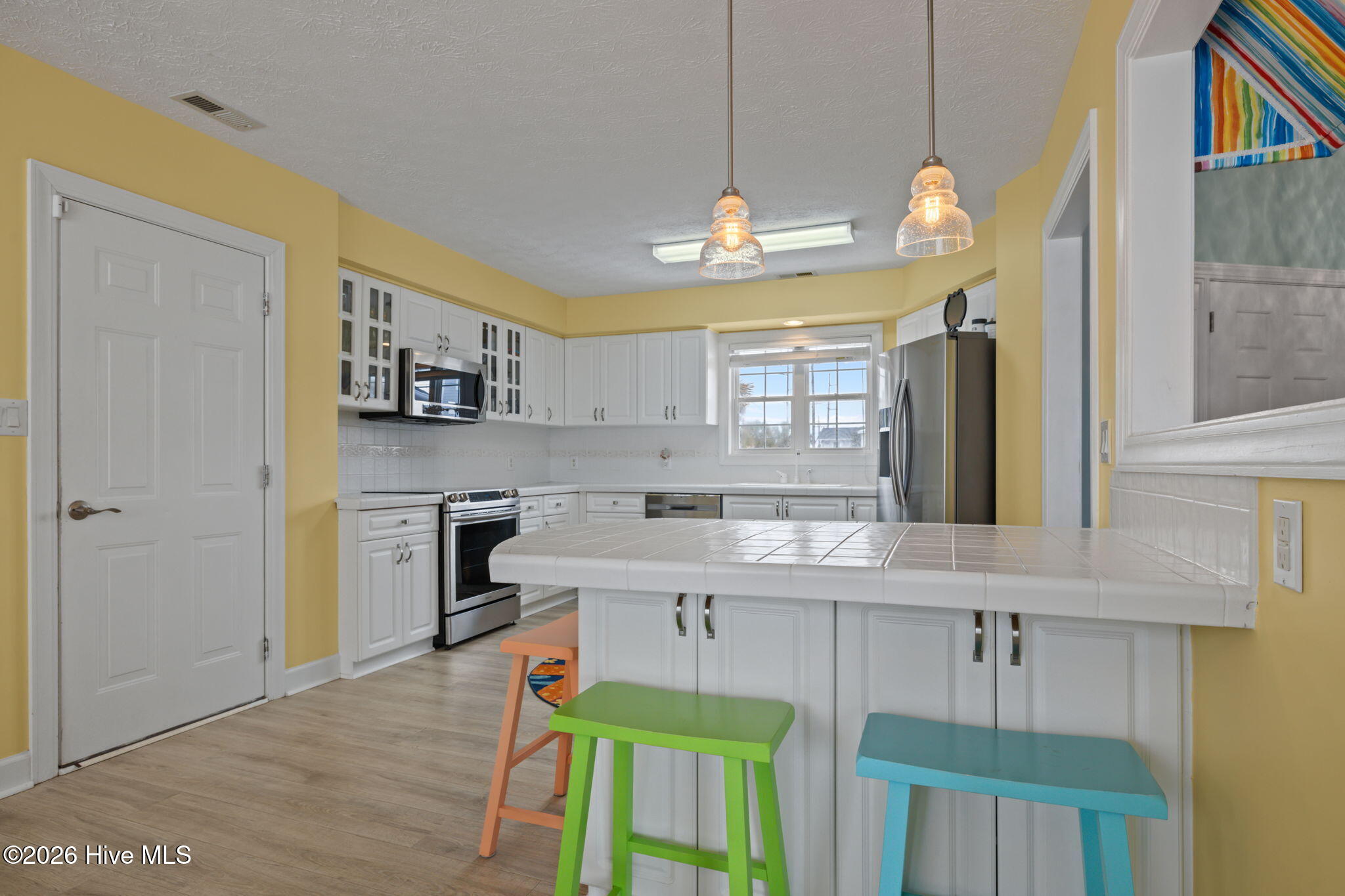 203 Old Causeway Road Atlantic Beach, NC 28512 - Photo 15 of 50 Kitchen bar