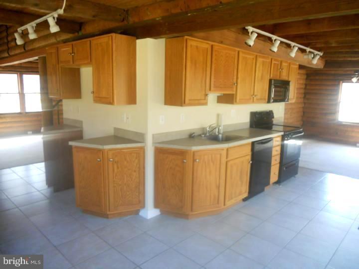 2463 Schaffer Road Pottstown, PA 19464 - Photo 3 of 22 Kitchen