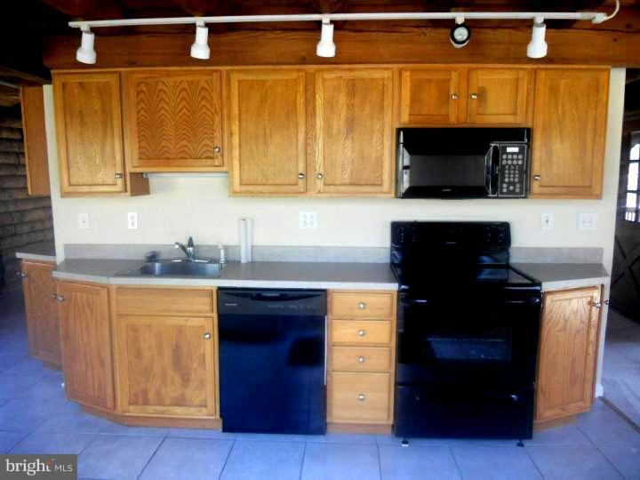 2463 Schaffer Road Pottstown, PA 19464 - Photo 5 of 22 Kitchen