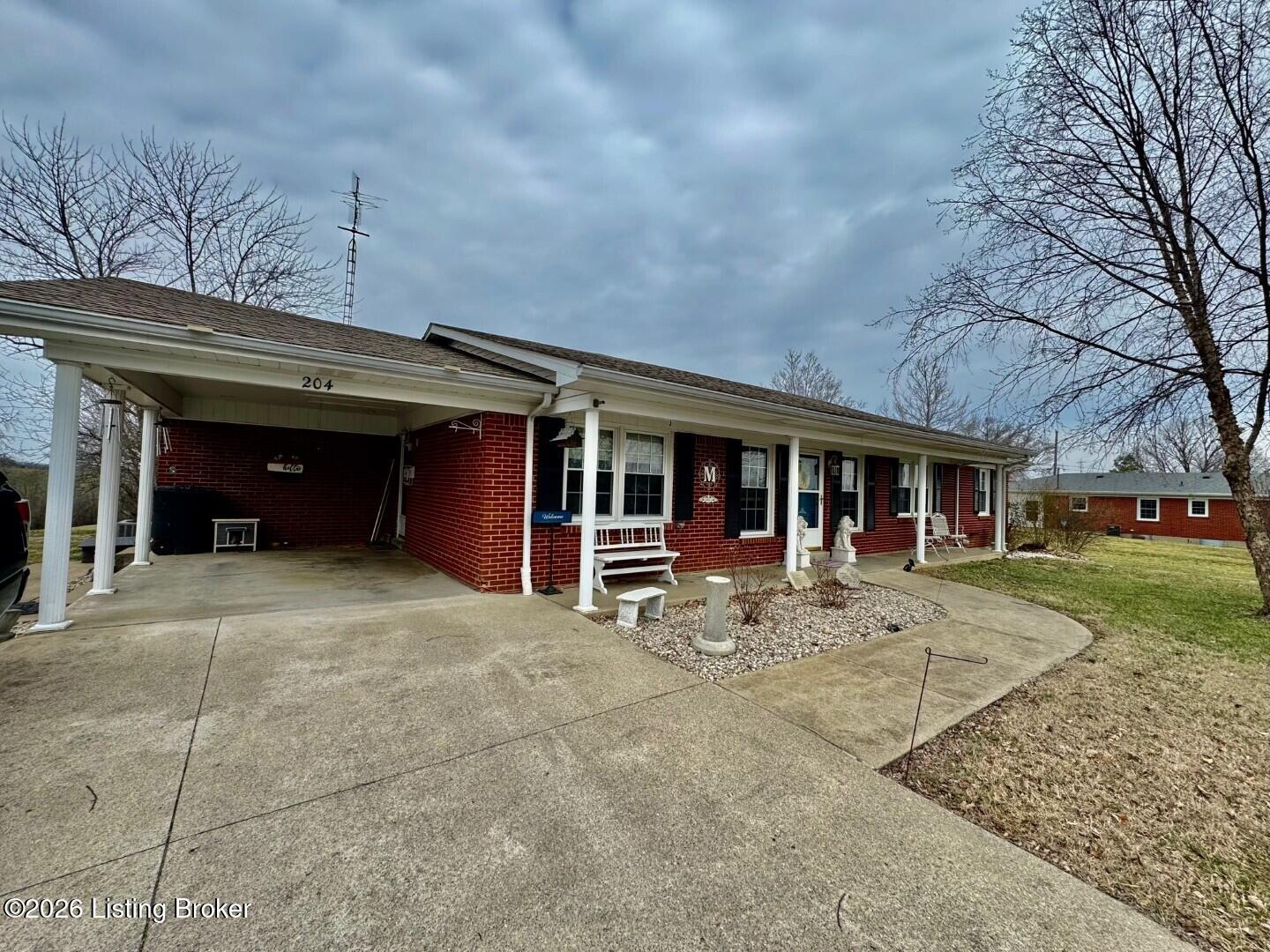 204 Armory Hill Springfield, KY 40069 - Photo 41 of 44 041_Carport