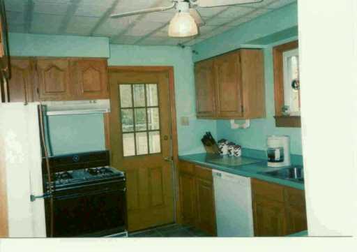 210 Amelia Street McKees Rocks, PA 15136 - Photo 6 of 8