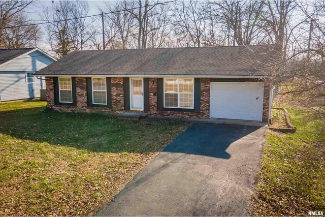 $89,900 | 407 West Illinois Avenue, Carterville, IL 62918