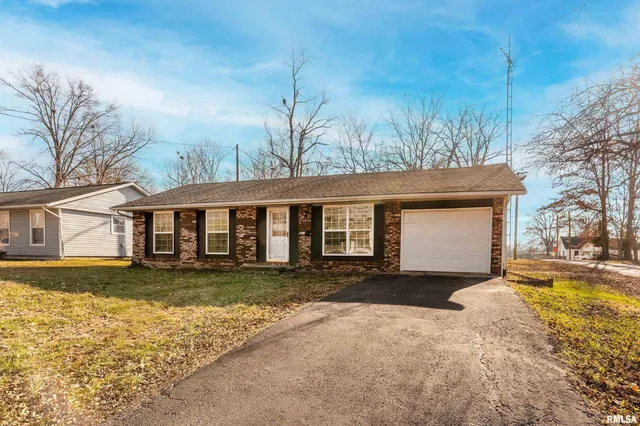 $89,900 | 407 West Illinois Avenue, Carterville, IL 62918