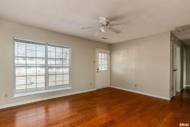 $89,900 | 407 West Illinois Avenue, Carterville, IL 62918