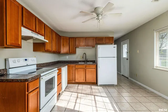 $89,900 | 407 West Illinois Avenue, Carterville, IL 62918