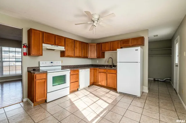 $89,900 | 407 West Illinois Avenue, Carterville, IL 62918