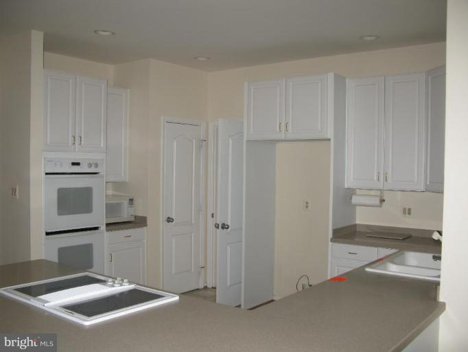 11304 Water Pointe Circle Reston, VA 20194 - Photo 3 of 7 Kitchen #2