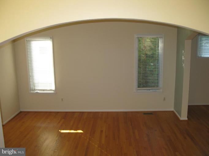 11304 Water Pointe Circle Reston, VA 20194 - Photo 6 of 7 Living Room