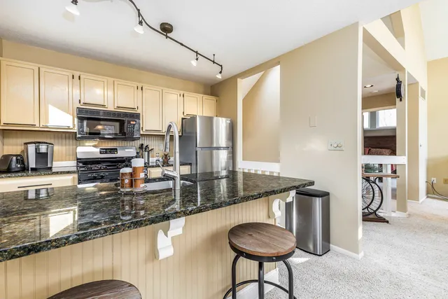 $369,000 | 4 Timberline Drive, Galena, IL 61036