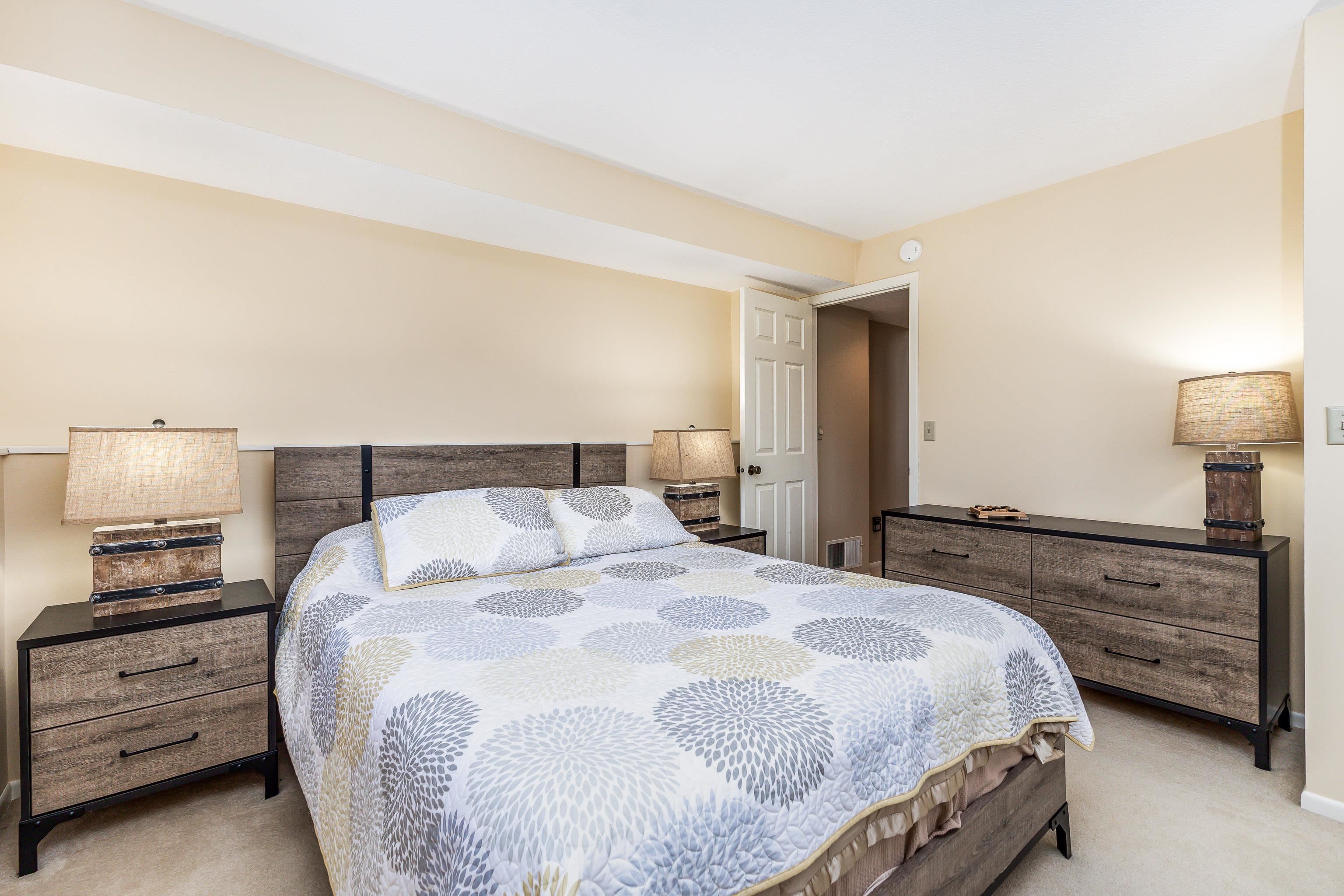 4 Timberline Drive Galena, IL 61036 - Photo 14 of 32 a bedroom with a bed and a lamp