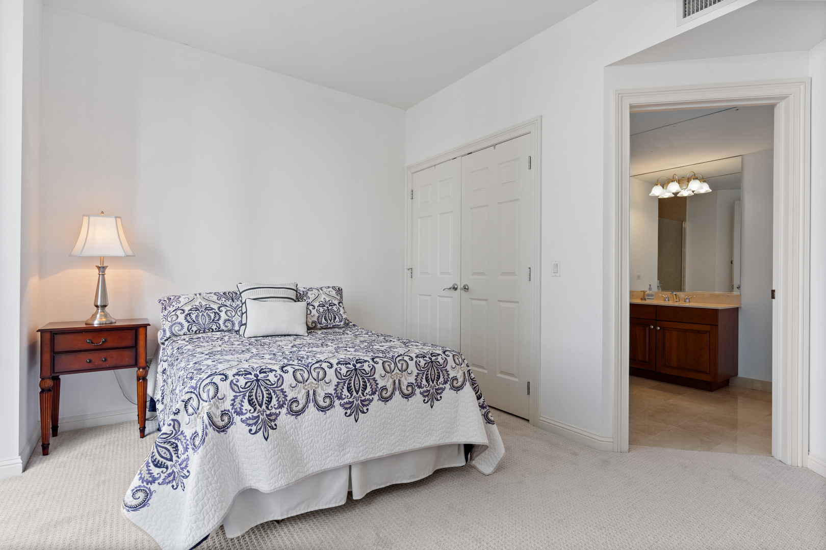 21 East Huron Street, Unit 2803 Chicago, IL 60611 - Photo 18 of 37