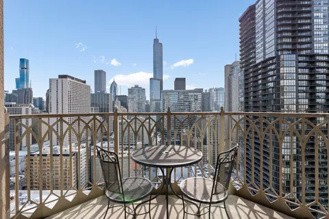 $1,600,000 | 21 East Huron Street, Unit 2803, Chicago, IL 60611