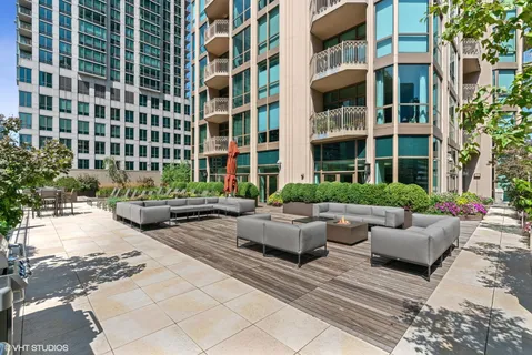 $1,600,000 | 21 East Huron Street, Unit 2803, Chicago, IL 60611
