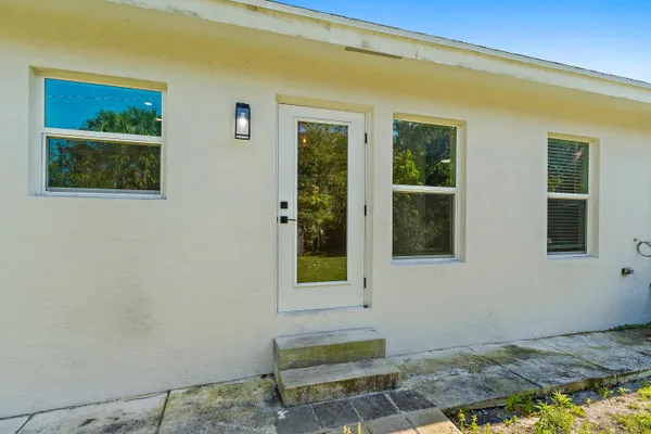 $3,000 | 3003 Southeast Fairmont Street, Stuart, FL 34997