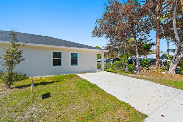 $3,000 | 3003 Southeast Fairmont Street, Stuart, FL 34997