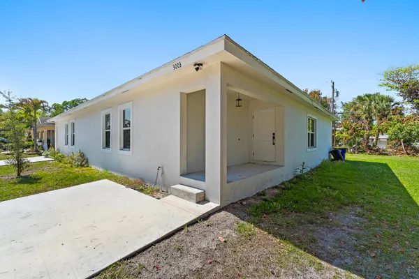 $3,000 | 3003 Southeast Fairmont Street, Stuart, FL 34997