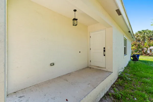 $3,000 | 3003 Southeast Fairmont Street, Stuart, FL 34997