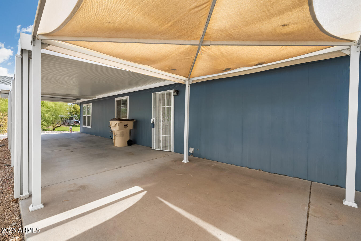 1706 East John Cabot Road Phoenix, AZ 85022 - Photo 21 of 26 a view of an empty room with a window