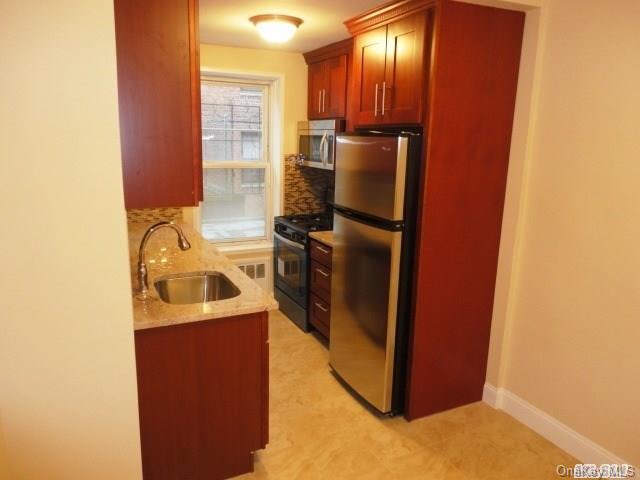 EAT IN KITCHEN