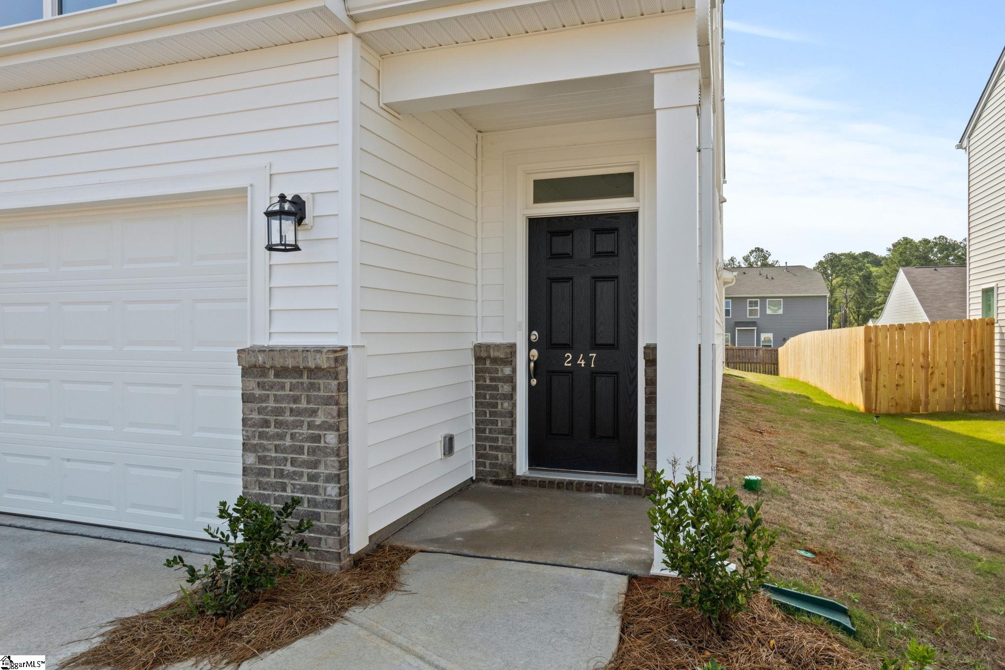 247 Pendergast Road Greenville, SC 29605 - Photo 3 of 27