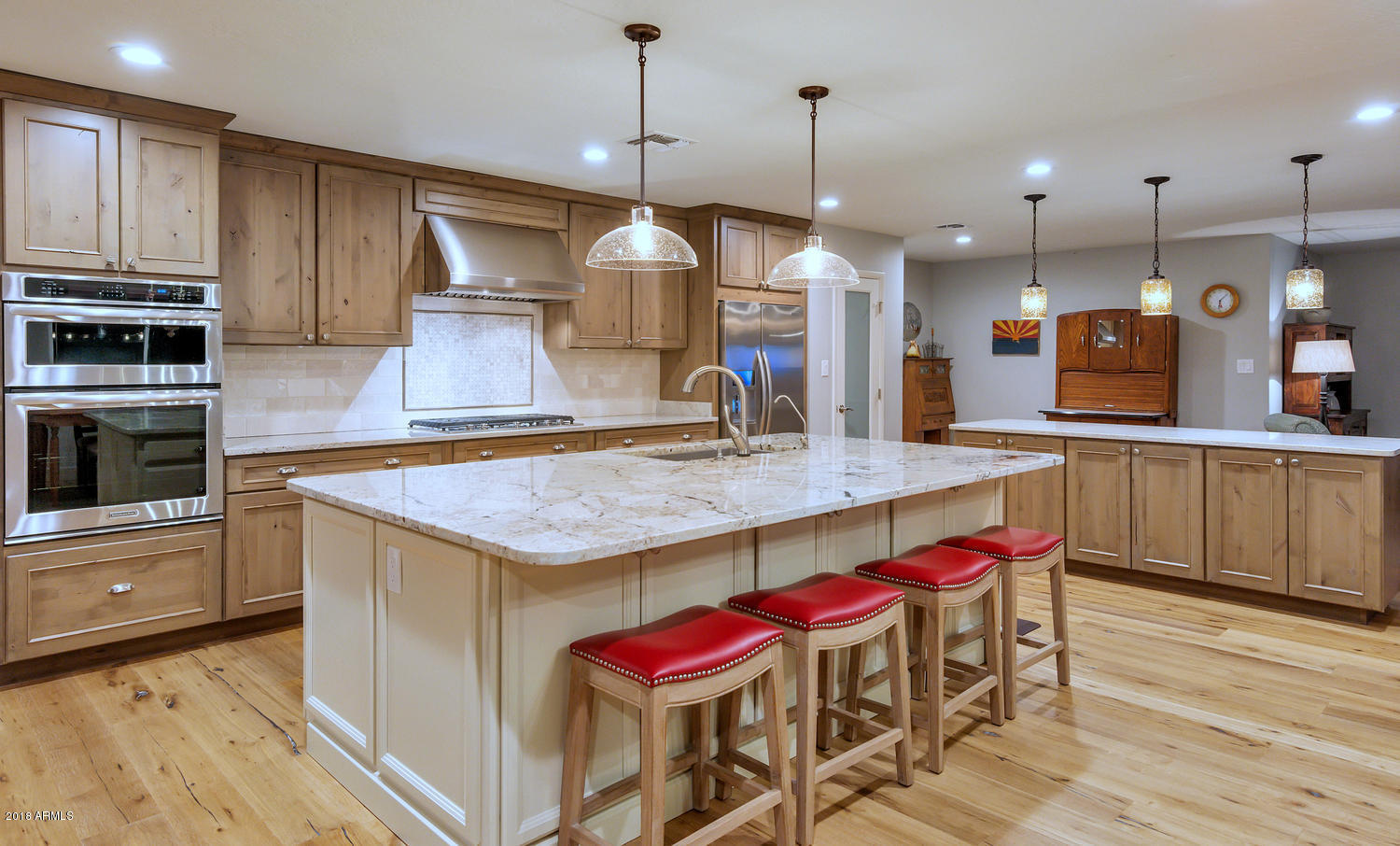 128 West Southern Hills Road Phoenix, AZ 85023 - Photo 4 of 33 Kitchen
