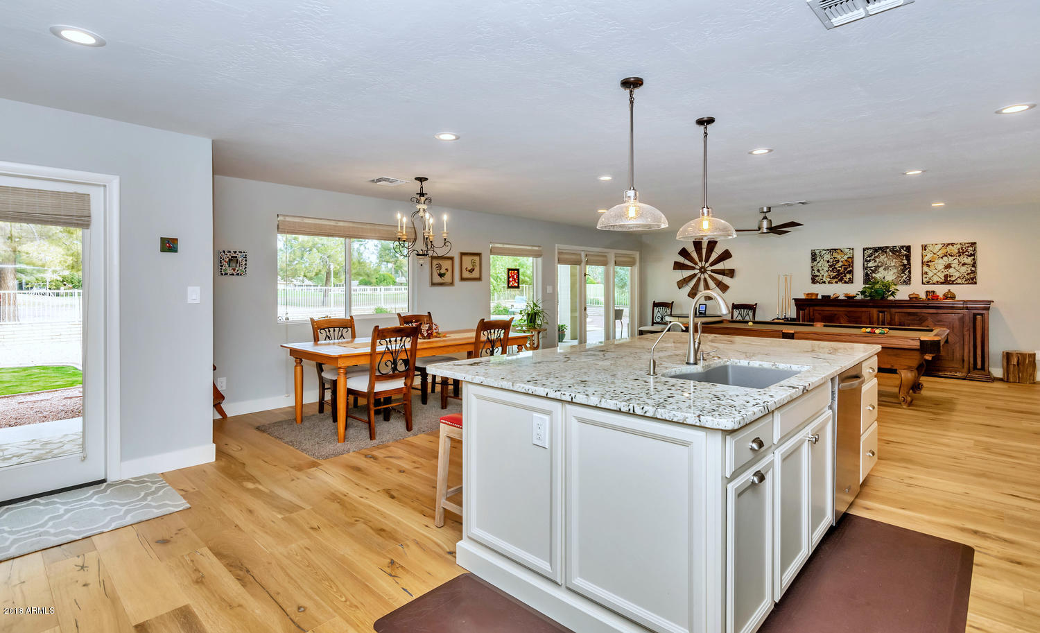 128 West Southern Hills Road Phoenix, AZ 85023 - Photo 9 of 33 Kitchen and Dining Area