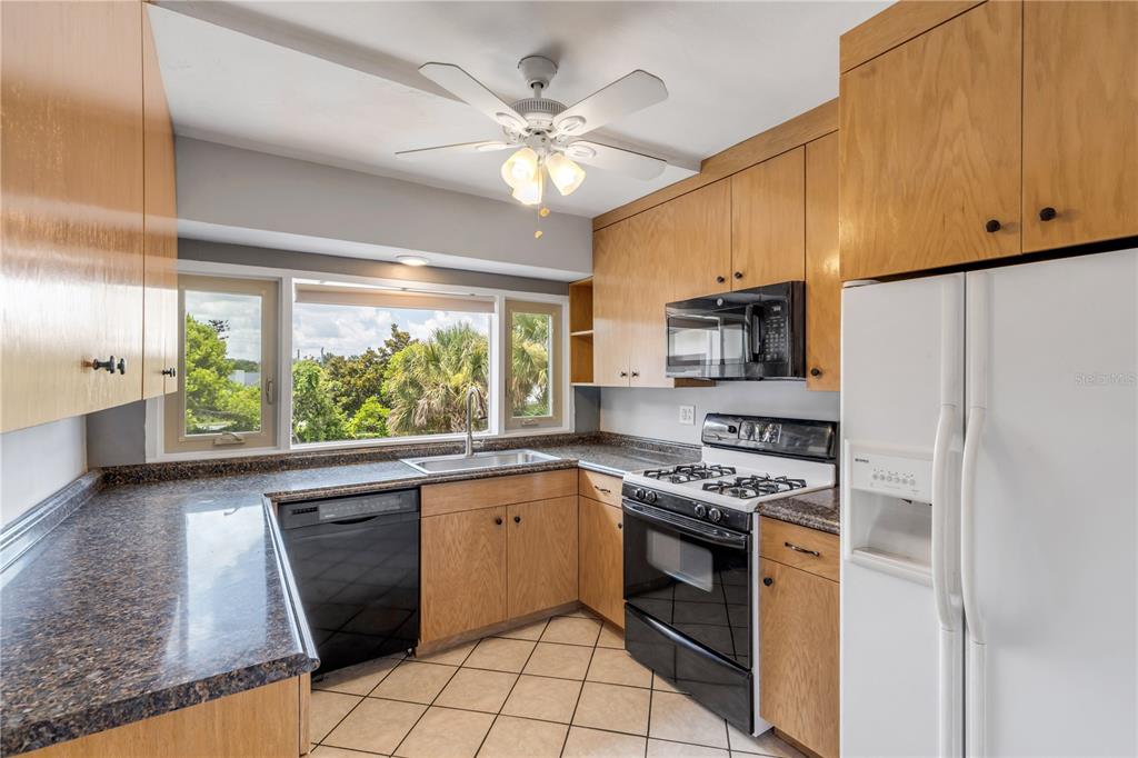 516 Wisteria Road Daytona Beach, FL 32118 - Photo 11 of 31