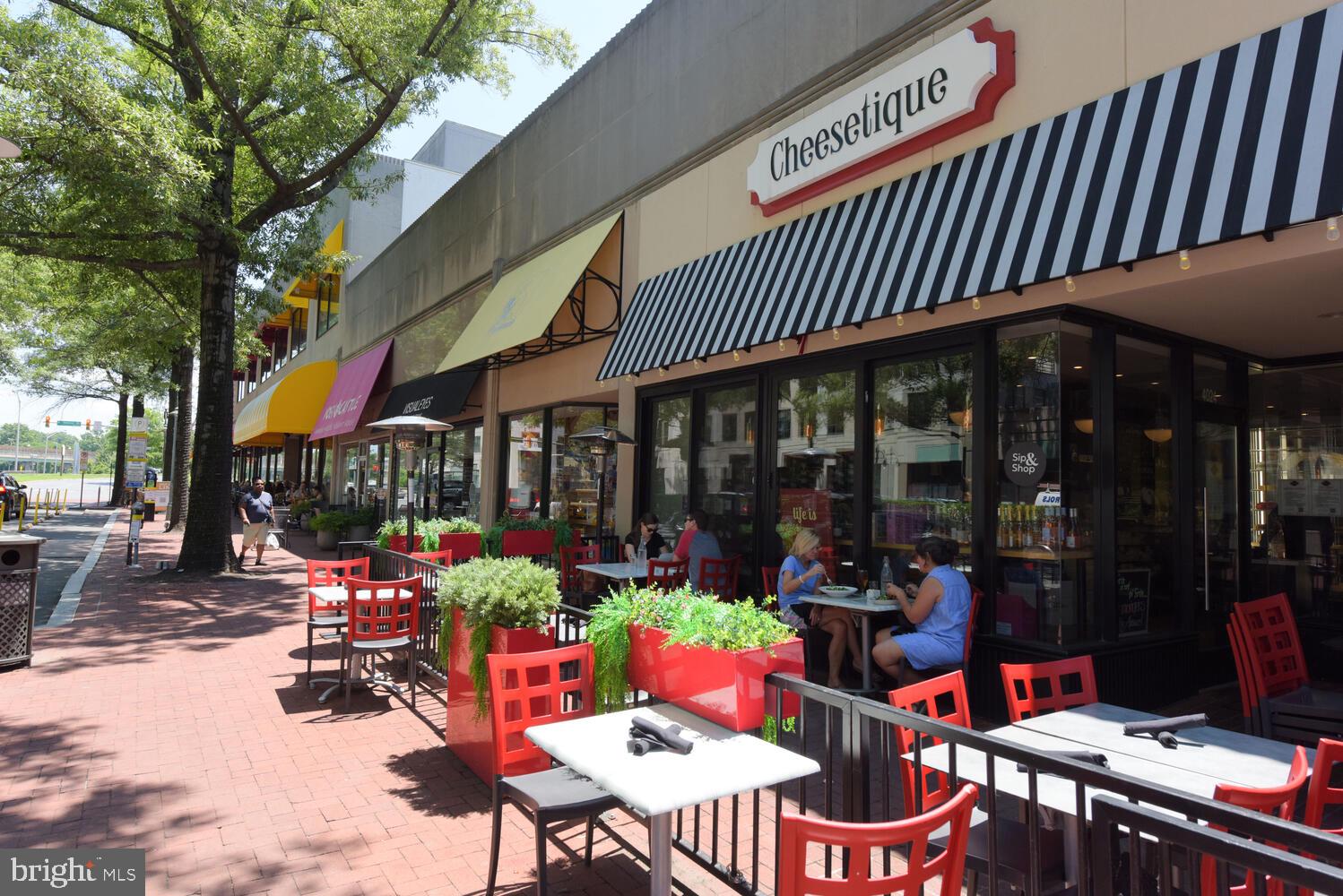 4113 South Four Mile Run Drive, Unit 404 Arlington, VA 22204 - Photo 37 of 39 a view of a patio with a table chairs and a potted plant