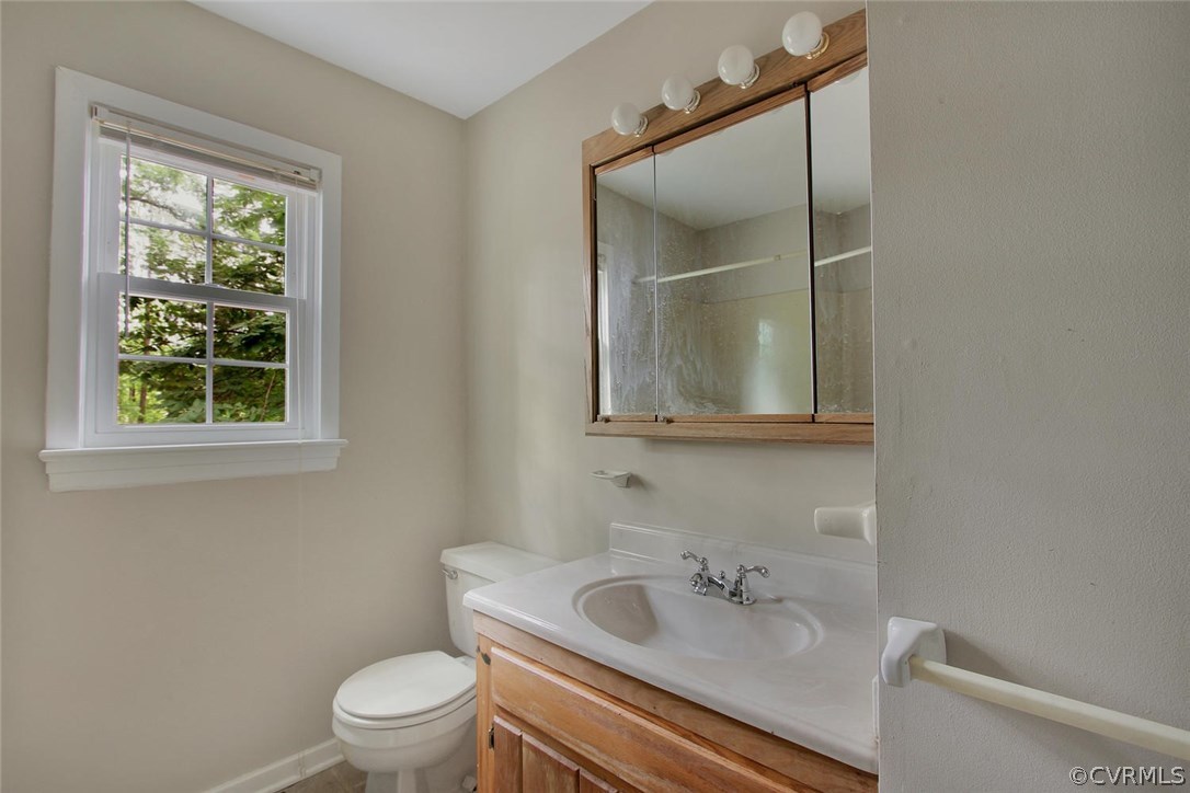 2785 Judes Ferry Road Powhatan, VA 23139 - Photo 23 of 39 Hall way full bath on 2nd floor