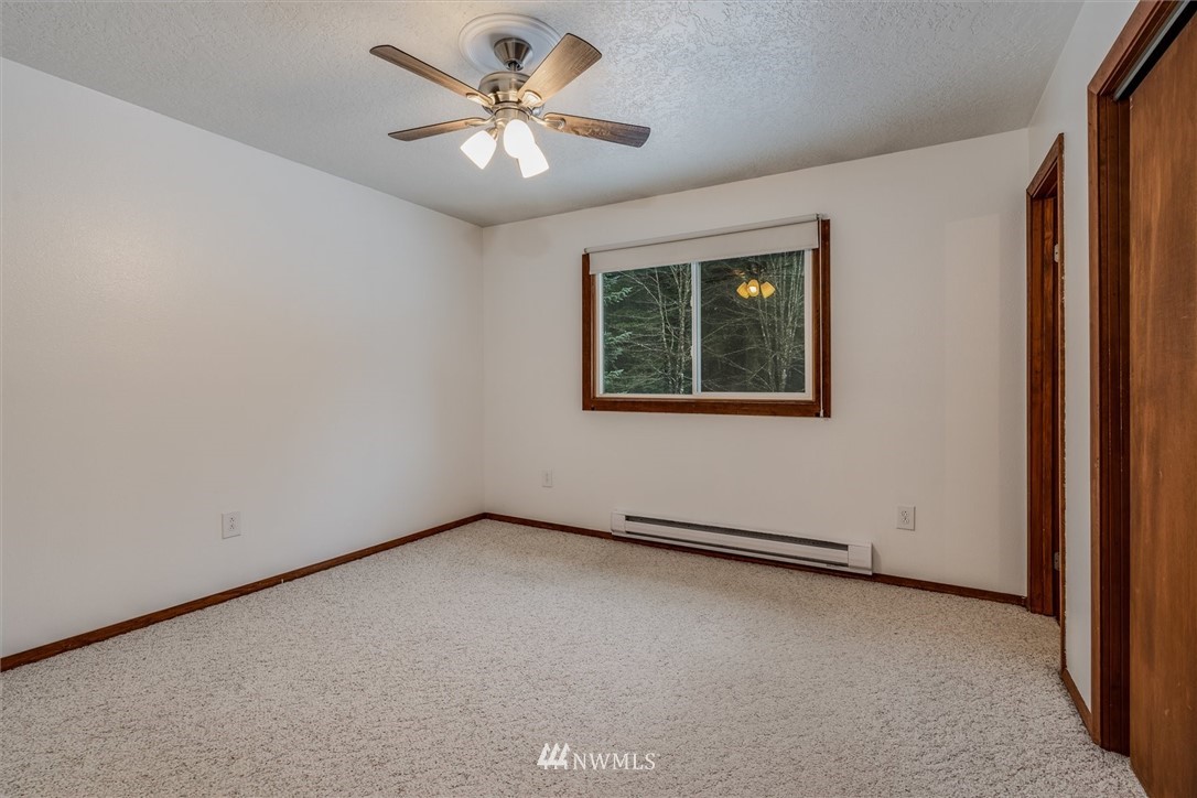 131 Tingle Road Winlock, WA 98596 - Photo 13 of 31 an empty room with a window