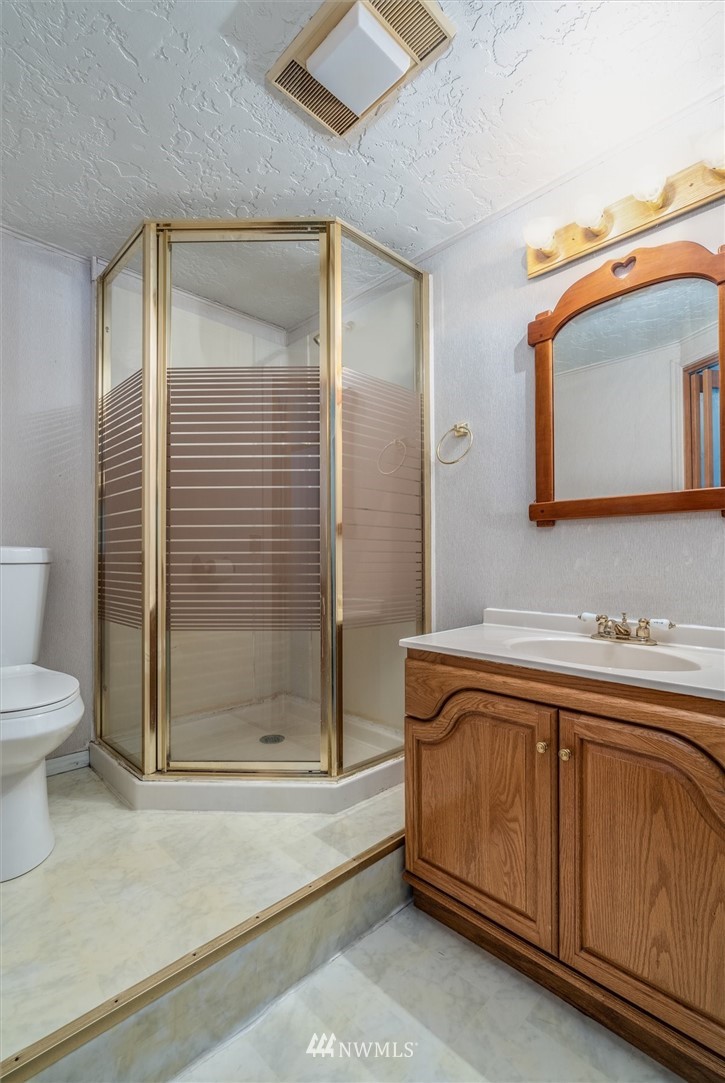131 Tingle Road Winlock, WA 98596 - Photo 21 of 31 a bathroom with a sink and a mirror