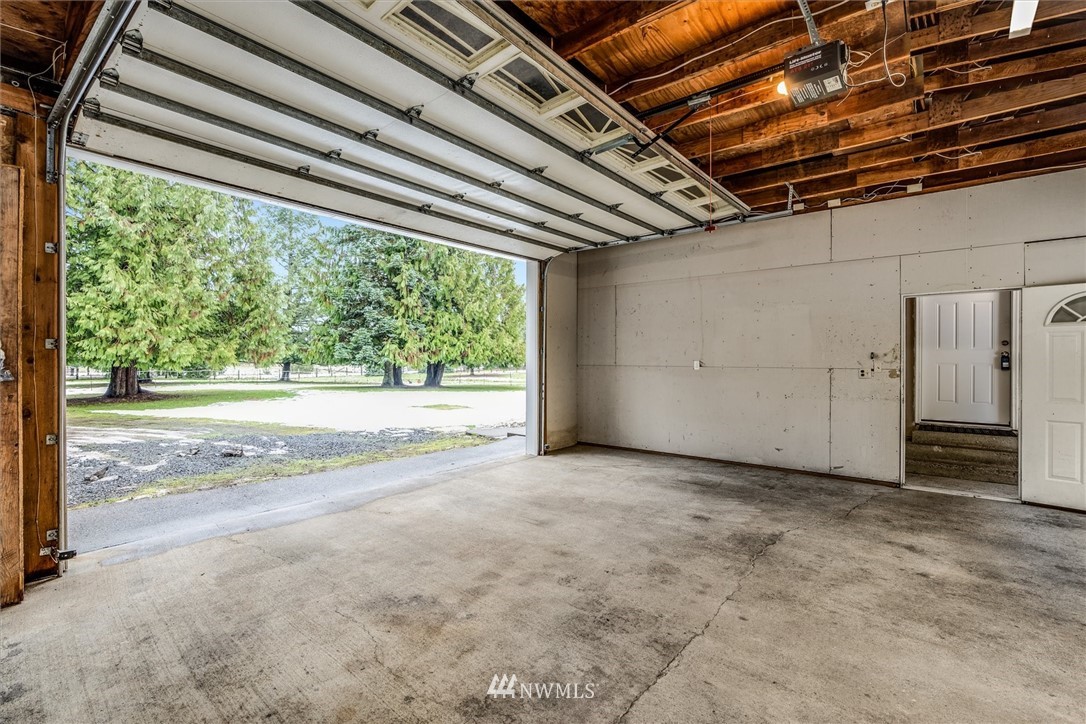 131 Tingle Road Winlock, WA 98596 - Photo 23 of 31 a view of a garage