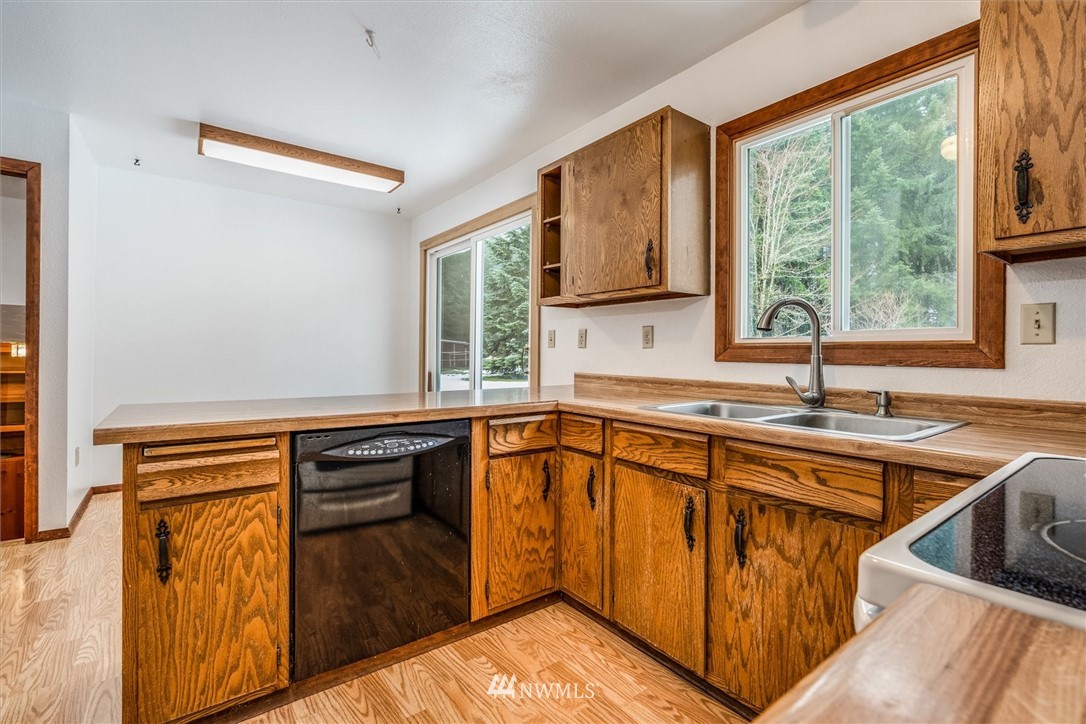 131 Tingle Road Winlock, WA 98596 - Photo 7 of 31 a kitchen with stainless steel appliances granite countertop a sink stove and cabinets