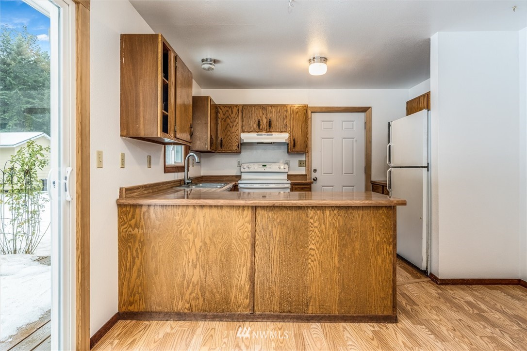 131 Tingle Road Winlock, WA 98596 - Photo 8 of 31 a kitchen with stainless steel appliances granite countertop a refrigerator and a sink