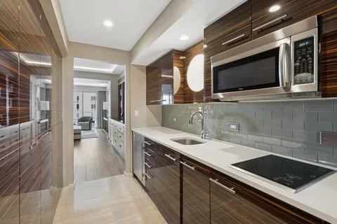 $439,000 | 551 North Fort Lauderdale Beach Boulevard, Unit H906, Fort Lauderdale, FL 33304