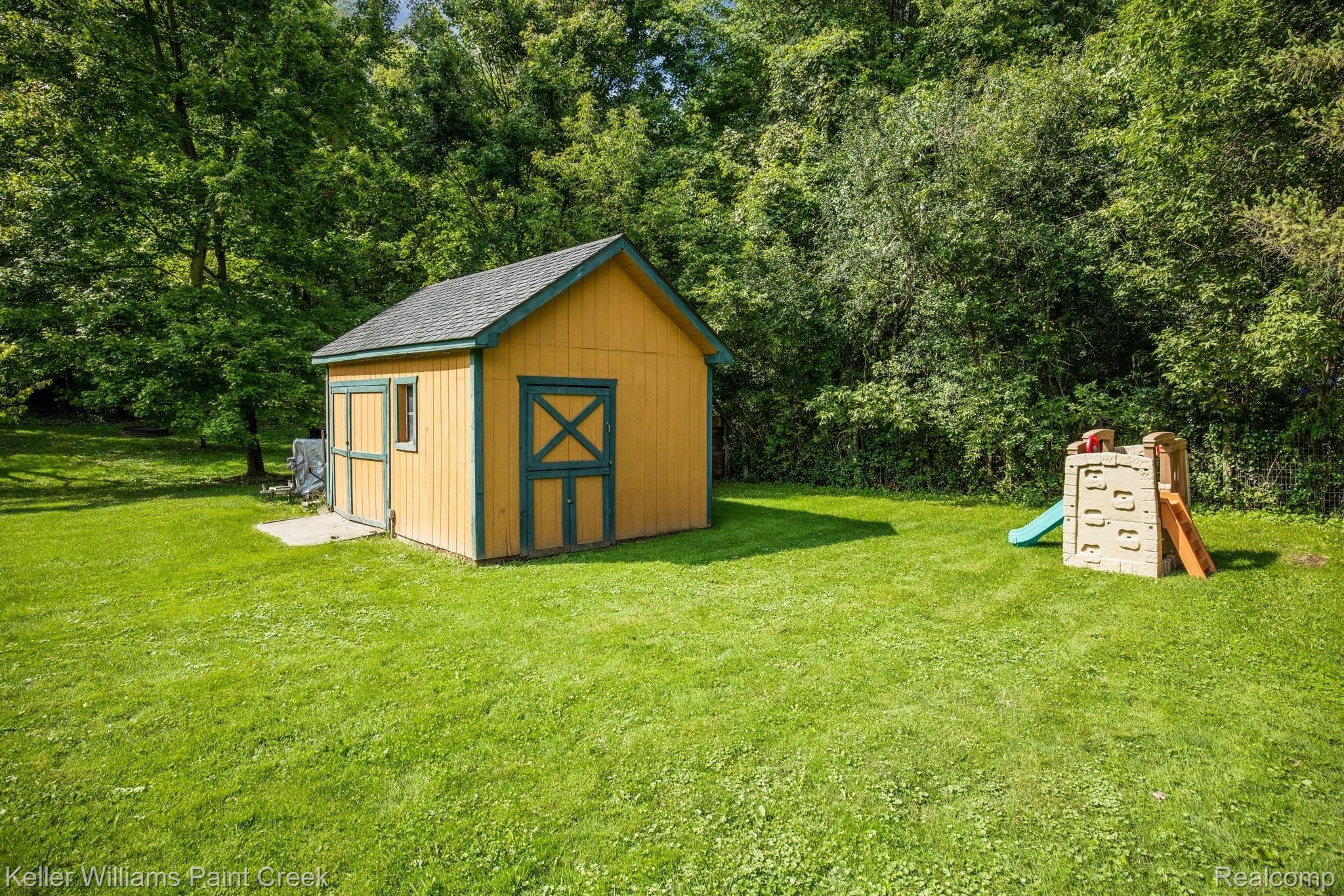 1400 Hemingway Road Lake Orion, MI 48360 - Photo 41 of 42 77-web-or-mls-1400 Hemingway Road076.jpg