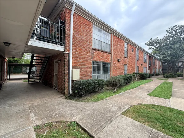 $120,000 | 9201 Clarewood Drive, Unit 72, Houston, TX 77036