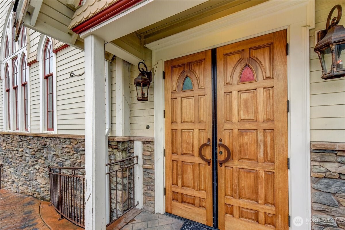 1313 Washington Street Sumner, WA 98390 - Photo 28 of 40 a view of front door