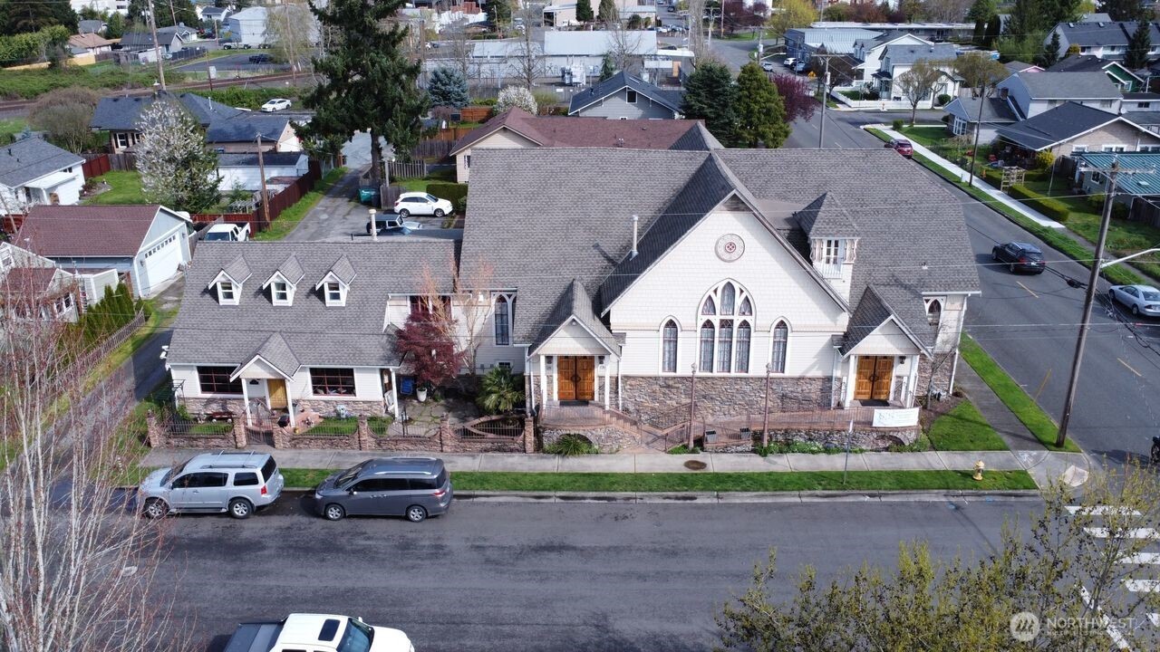 1313 Washington Street Sumner, WA 98390 - Photo 40 of 40 an aerial view of multiple houses with a yard