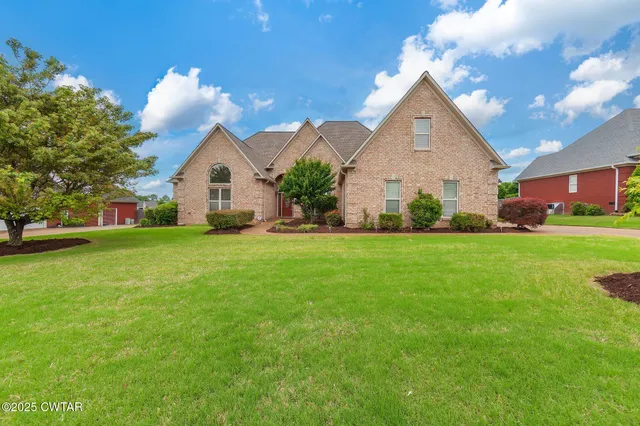 a view of house with backyard