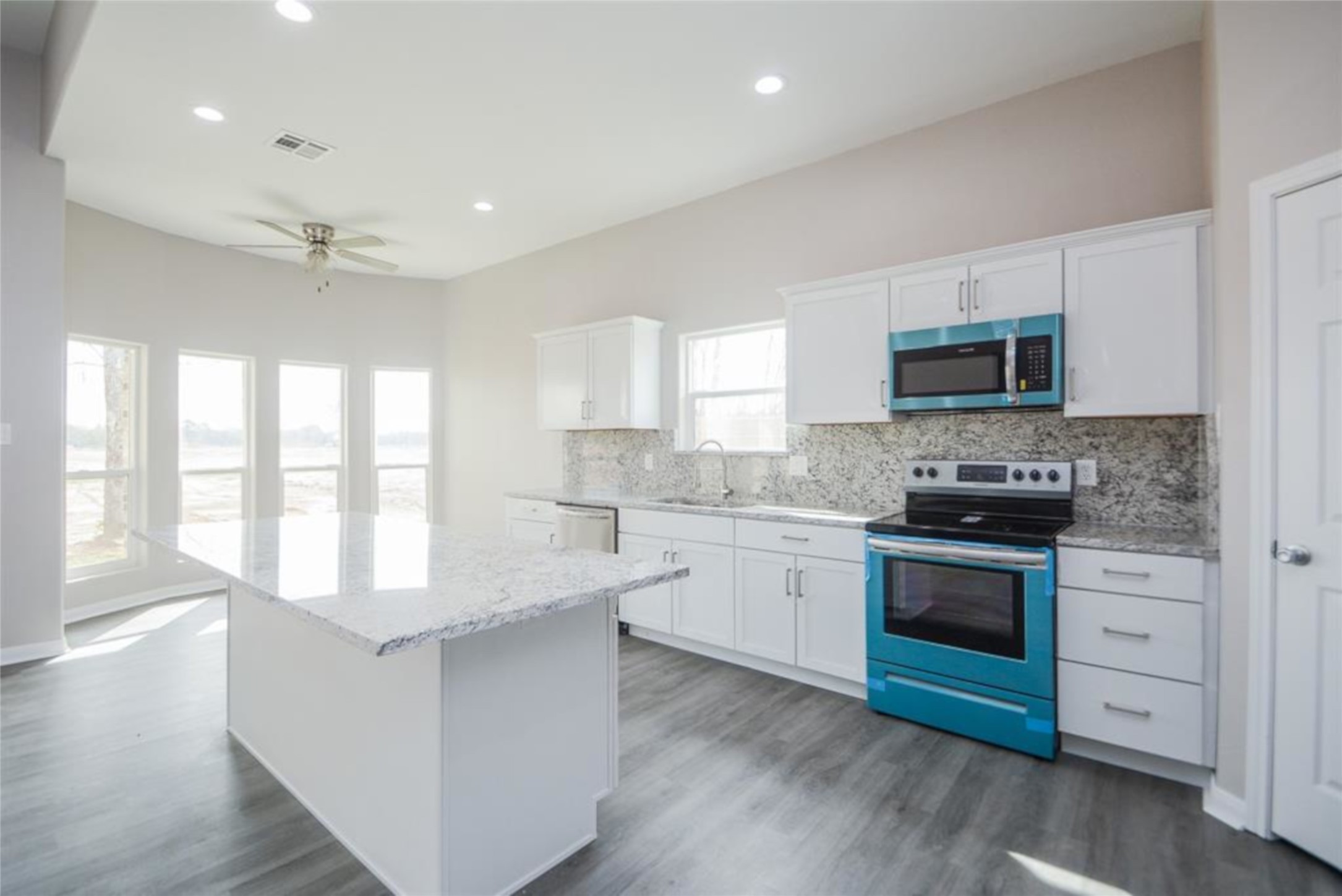 12328 North Chestnut Hills Road Conroe, TX 77303 - Photo 14 of 44 Gallery Image 14
