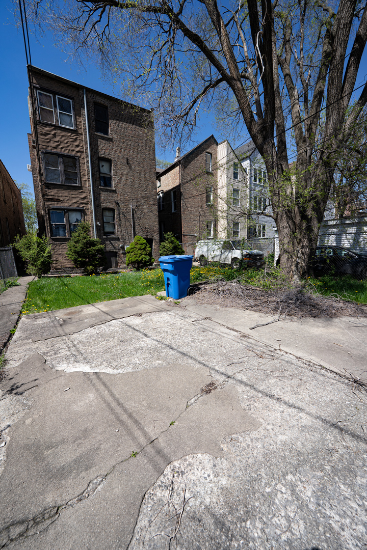 1825 South Troy Street Chicago, IL 60623 - Photo 26 of 27