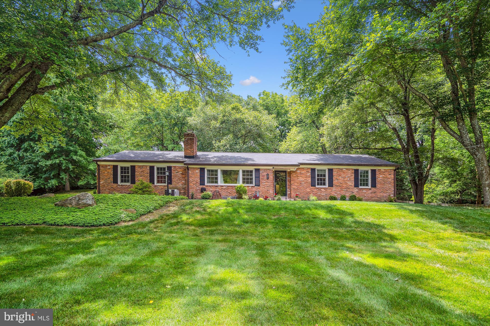 501 Apple Grove Rd in Quaint Acres