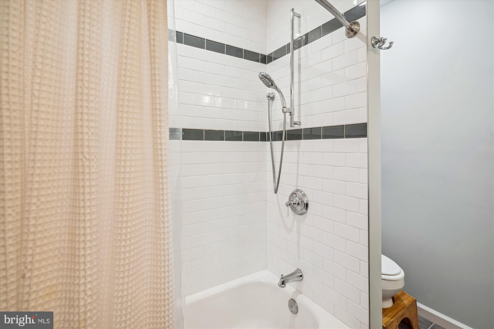 501 Apple Grove Road Silver Spring, MD 20904 - Photo 18 of 50 Tub/shower combination in the primary ensuite