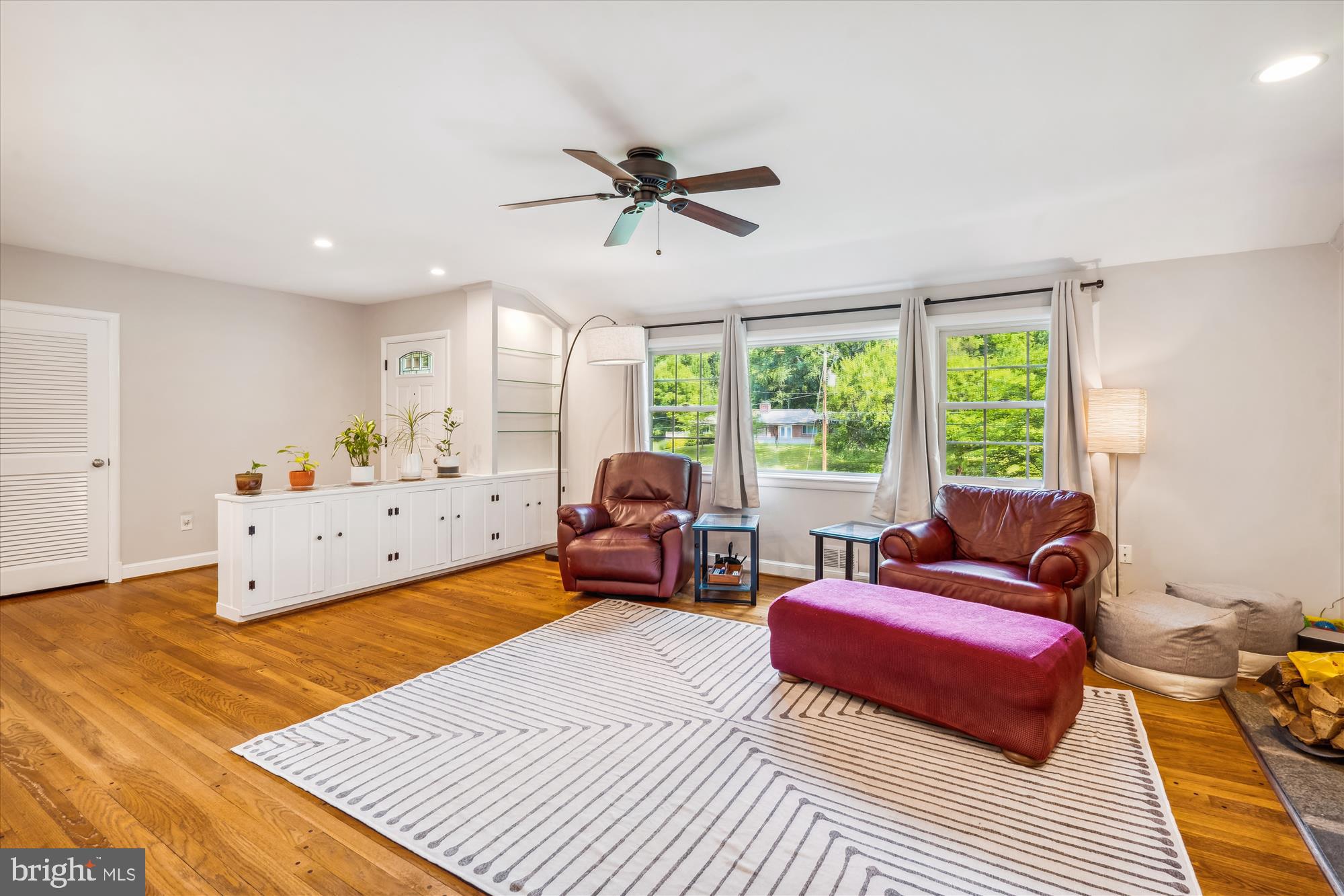 501 Apple Grove Road Silver Spring, MD 20904 - Photo 5 of 50 Large living room
