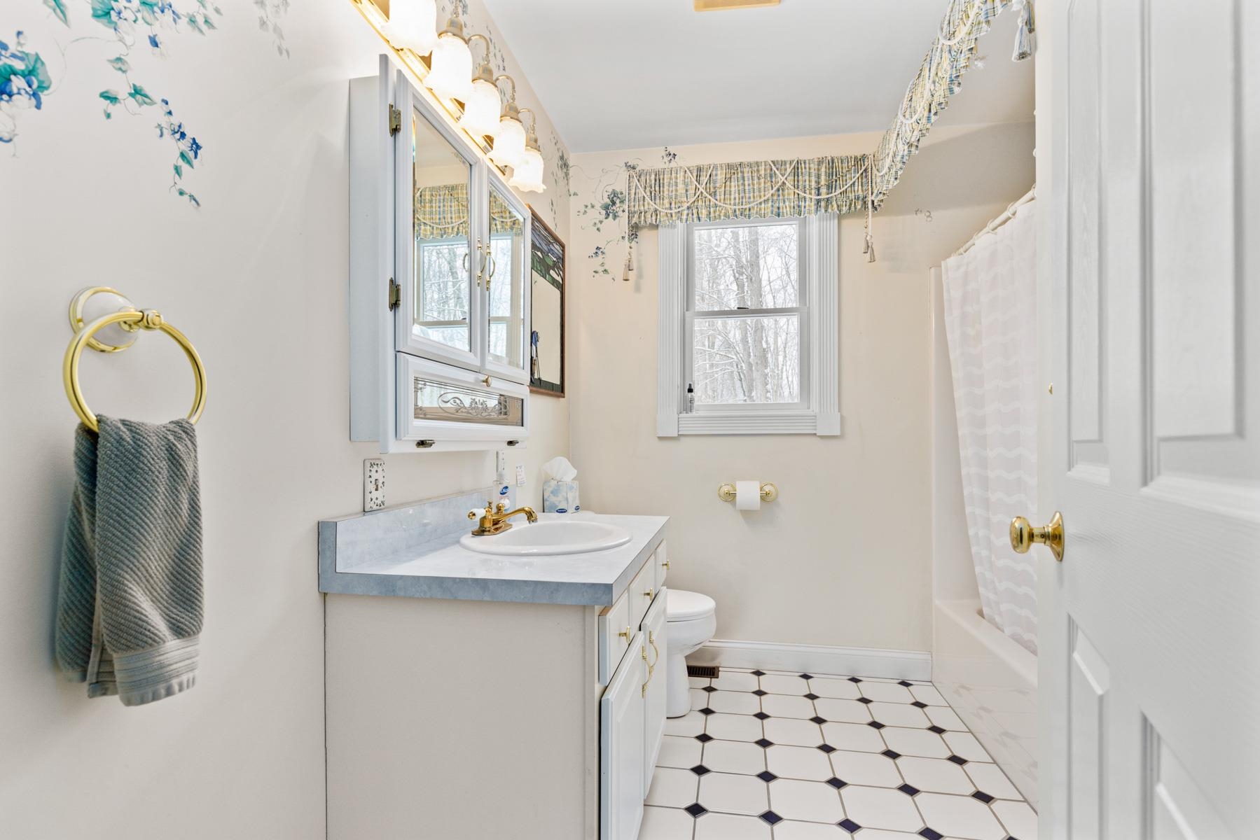 228 Long Hill Road Dover, NH 03820 - Photo 27 of 40