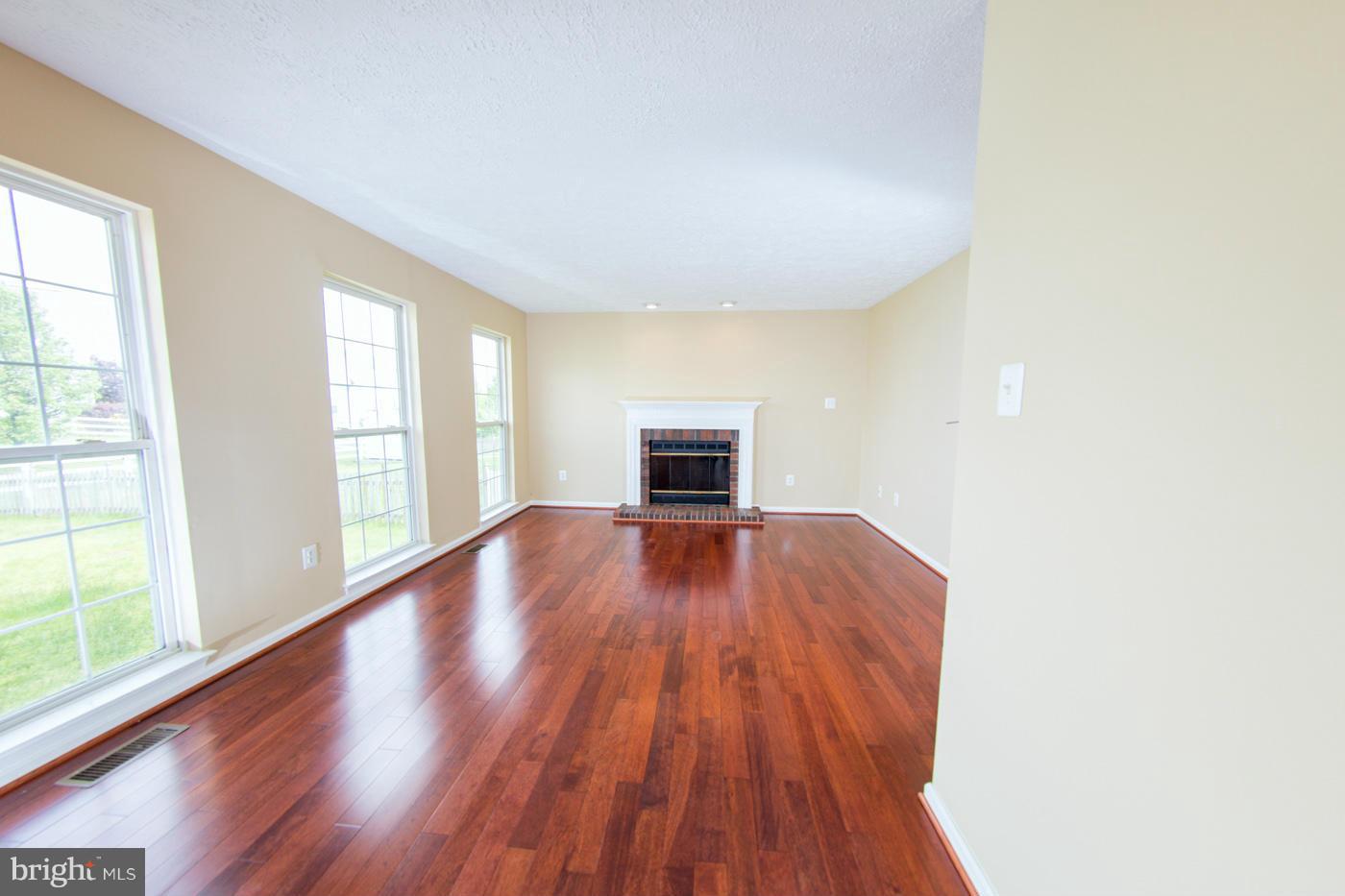 511 Barksdale Road Joppa, MD 21085 - Photo 3 of 22 Living Room