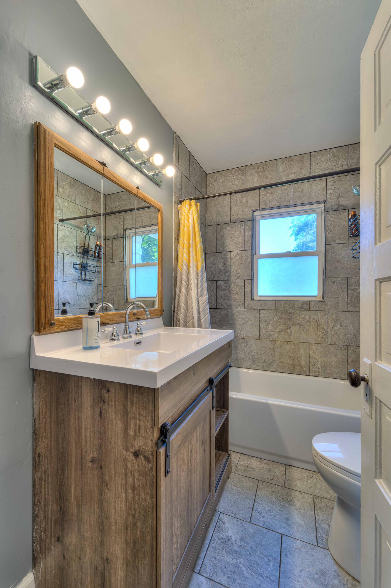 125 Ridgeway Street Jackson, MI 49201 - Photo 14 of 22 125 Ridgeway St 20
