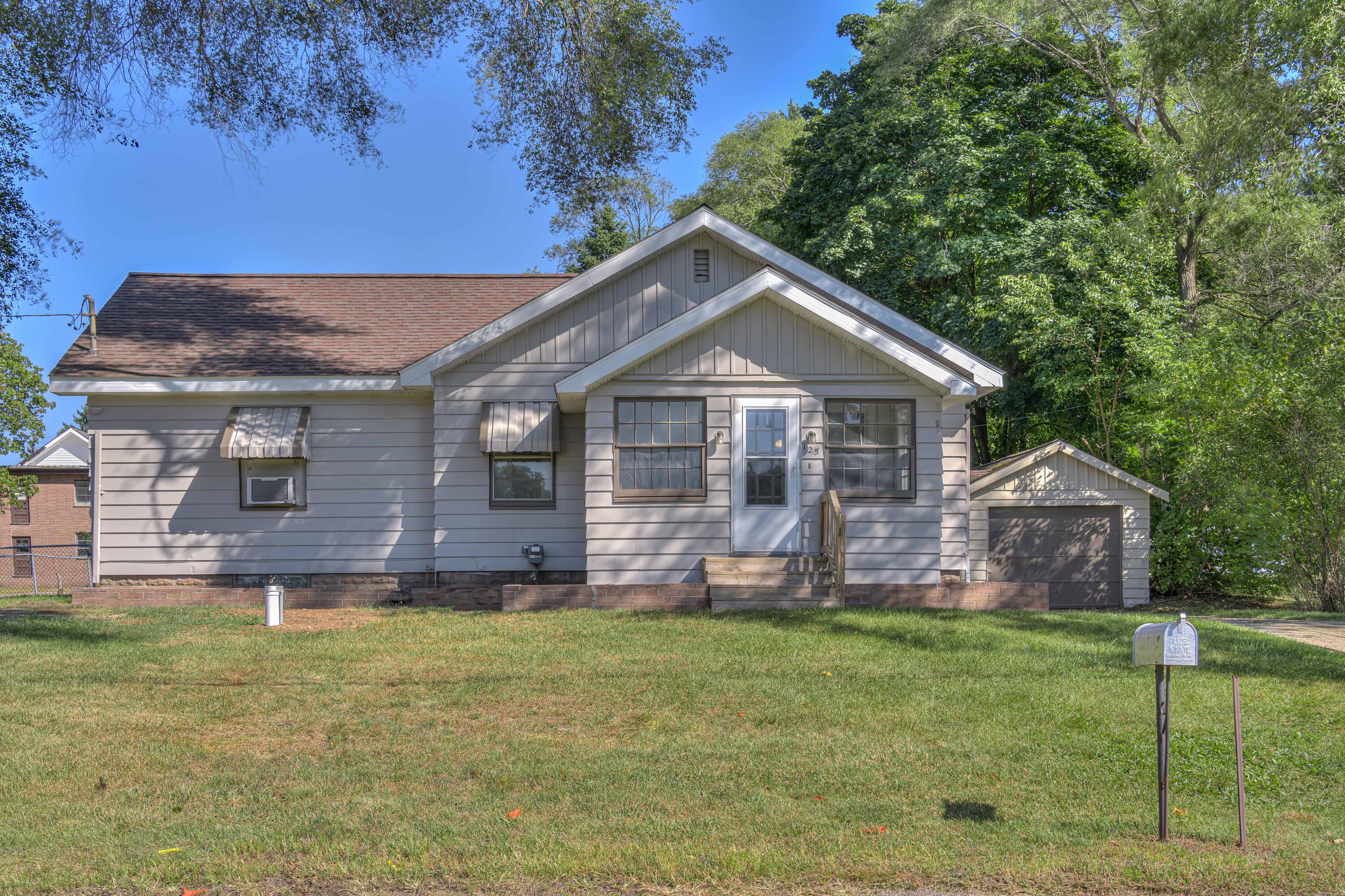 125 Ridgeway Street Jackson, MI 49201 - Photo 22 of 22 125 Ridgeway St 03
