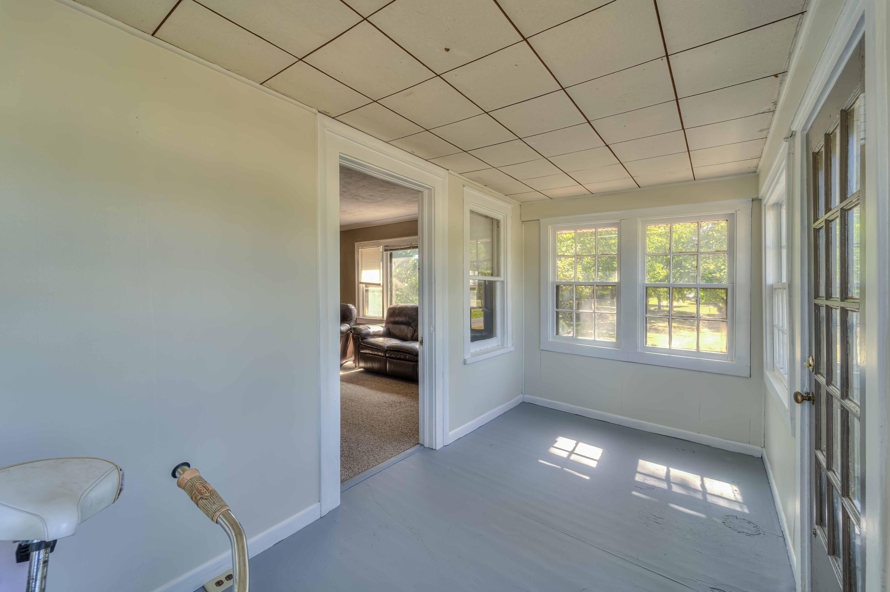 125 Ridgeway Street Jackson, MI 49201 - Photo 4 of 22 125 Ridgeway St 08